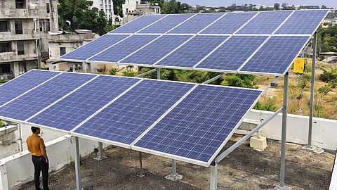 Under the Smart Solar Scheme, the 1kW rooftop project cost dropped to 45,450 in Jalgaon। 5 lakh low-income consumers to get free power and 15,000 savings on installation।