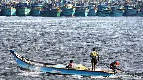 navimumbai-fishermen-diesel-price-hike-economic-crisis
