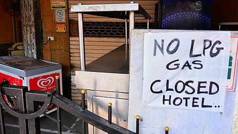 Mumbai Vada Pav Stall Closed LPG Crisis