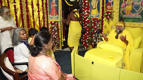 President Droupadi Murmu meets premanand maharaj