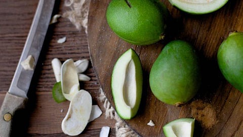 Raw Mango Benefits कच्चा आम खाने के ये चौंकाने वाले फायदे! जानकर आज ही खाना शुरू कर देंगे