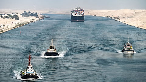 After Hormuz, preparations are underway to block the Suez Canal, with the Houthis threatening rocket attacks; worldwide panic has erupted.