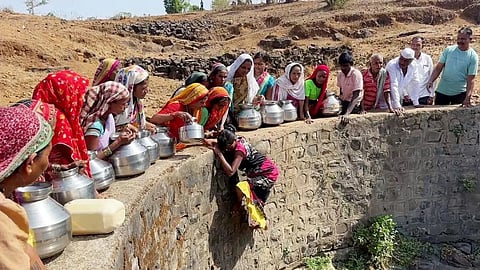 As temperatures rise in Yavatmal, a 15 crore water action plan has been drafted for 877 villages. Despite current reservoir stocks, high evaporation rates threaten severe scarcity by April.