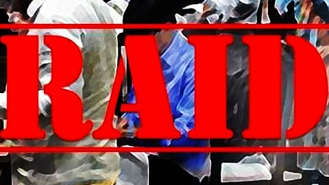 Massive raid on illegal moneylenders in Akola and Washim. 16 locations searched, documents seized. Admin urges farmers to report hidden lenders.