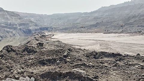 Major landslide at Bhatali Open Cast Mine, Chandrapur. 4 WCL employees narrowly escape death. 5-crore PC machine buried. Allegations of management negligence.