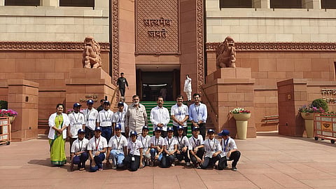 Dreams Come True for Rural Students: 15 Students from Nashik Zilla Parishad Depart for Educational Tour to Delhi
