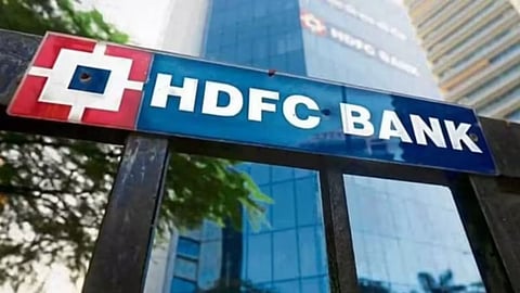 HDFC Bank faces crisis as Nagpur EOW investigates ₹25Cr AT-1 bond mis-selling case. Chairman Atanu Chakraborty resigns; 3 senior officials sacked.