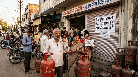 Gas consumers in Bhandara face trouble as OTP for booking fails and toll-free numbers go down. Commercial LPG supply halt shuts down hotels and restaurants.