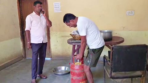 Cylinder Intended for Mess Delivered to Officers' Homes; No Food Available for 10 Days—Personnel at Police Lines Distressed.