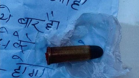 Mumbai Builder Mehul Mehta receives death threat and a live bullet in Versova. Letter signed by 'Chhota Shakeel' found in car. Crime Branch AEC investigates.