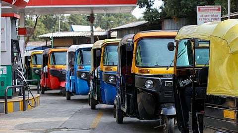 Allegations of artificial CNG and LPG shortage in Nagpur. Auto drivers and car owners claim 'fake shortage' created using US-Iran war as an excuse for black marketing.