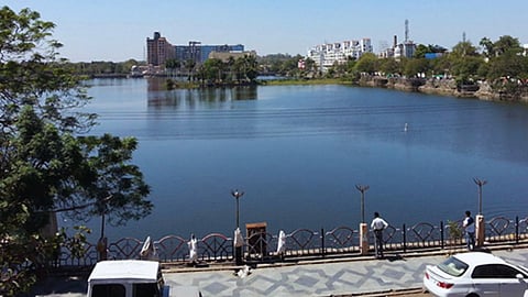 High drama in Nagpur NMC meeting over ₹37.36 Cr expenditure on Gandhi Sagar Lake with no results.
