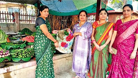 Bags Being Crafted from Old Sarees in Nashik: A New Benchmark in Environmental Awareness; An Initiative for a Plastic-Free City