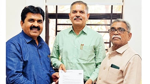 Civic Amenities in a Dire State at Nashik Road; Issues Regarding Toilets and Crematoriums Raised; Memorandum Submitted to Municipal Corporation Regarding Basic Amenities.