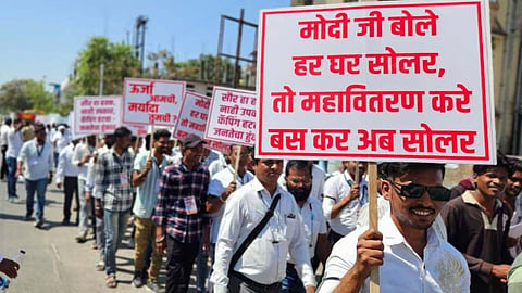 Wardha Solar Association protests against Mahavitaran's new solar rules.