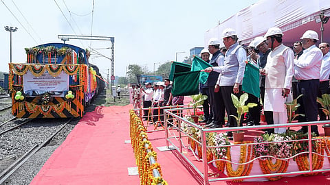 CM Devendra Fadnavis Welcomed Coal Railway Rake