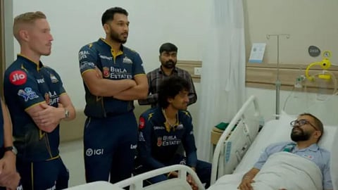 Gujarat Titans Cricketers Meets Cancer Patient