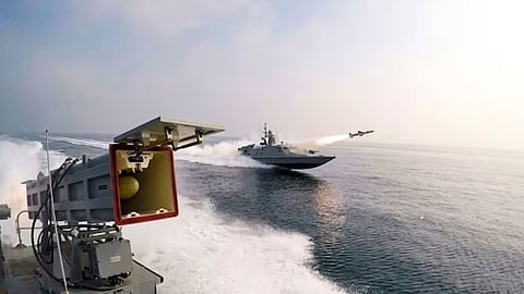 Will Iran's 'Red Bees' Hunt Down Trump? Fierce Battle Erupts at Sea; Tehran Declares: "This Is Just the Trailer."