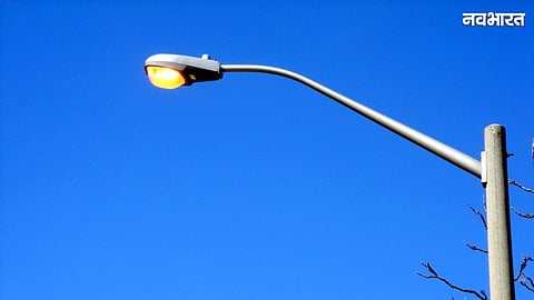 Streetlight Issue: Streetlights Burning During the Day, Darkness at Night; Outcry Over Electricity Wastage in Shivajinagar