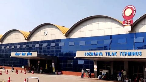 mumbai-ltt-station-crowd-summer-special-trains-rpf-control