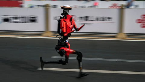 Speed ​​rendered helpless before the might of machinery; 'Lightning' robot wins 21 km race in 50 minutes, breaks world record.
