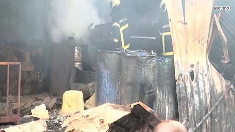Massive Fire Breaks Out in Mumbai's Mankhurd: Blaze Rages at 5 AM, Gutting Several Shops and Blanketing the Sky in a Plume of Smoke