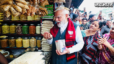 PM Modi Enjoying Jhalmuri