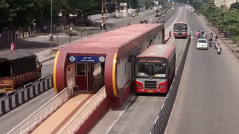 pimpri-chinchwad-brt-lane-encroachment-private-vehicles-issue-pune