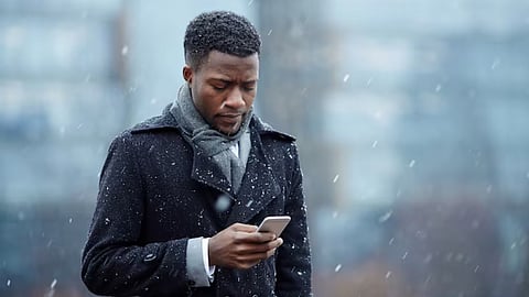 Learn 7 Easy Ways to Protect Your Smartphone in rain Smartphone Tips