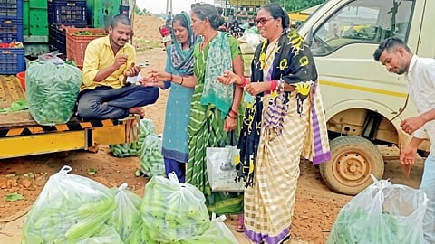 Women in Bhandara Achieve a Remarkable Feat: Challenging Male Dominance, They Make History by Securing a Market Contract