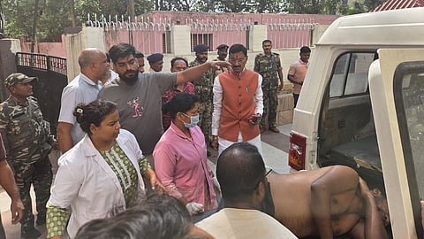 Land trader Bhargav Singh shot dead in Ranchi near MP Sanjay Seth's residence. Main accused Vijay Tete arrested while fleeing. Land dispute suspected behind the murder.