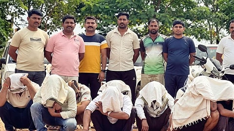 Major Gambling Den in Forest Busted; 22 Gamblers Arrested in Gadchiroli; Assets Worth Over ₹71 Lakh Seized