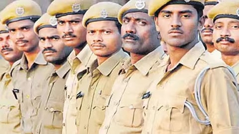 Jharkhand announces 772 Home Guard vacancies, offering jobs for 7th and 10th pass candidates.