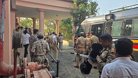 Violence erupts in Kindgipar, Gondia over liquor ban protest. 41 police personnel injured in stone-pelting. 90 booked, administration on high alert for April 10.
