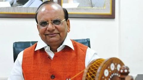लद्दाख में अब सरकारी कर्मचारी ग्रेजुएट लेवल की नौकरियों के लिए आवेदन कर सकेंगे।