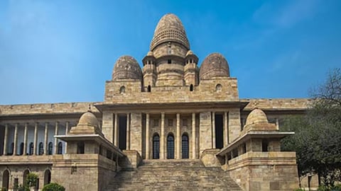 High Court Comes Down Hard on Recruitment Notices in Nagpur; Reprimands Tribunals for Inaction; Seeks Response from Chief Secretary