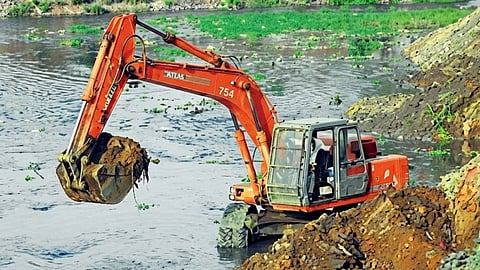 Uproar at Nagpur Municipal Corporation: Multi-Crore Irregularities in Drain Cleaning? Allegations of Bogus Bills; Demand for Inquiry Committee Intensifies.