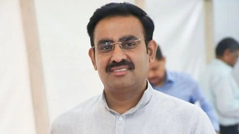 BJP MLA Parinay Phuke claims a major political shift in Kerala. Slams Vijay Wadettiwar for inciting sentiments and advises Sharad Pawar on ideological statements.