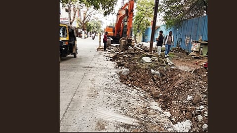 Lack of Coordination on Pipla Road: Public Inconvenienced by Road Excavation for Sewer Lines; Resentment Grows in Nagpur Over Departmental Negligence.