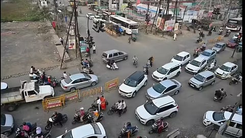 Nagpur: Besa Road Turns into a Gridlock Trap; Traffic Management Collapses—Questions Raised Over Chaos as Commuters Face Hardship