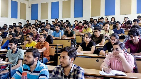 Controversy over Nagpur University Timetable: Multiple Exams Scheduled on the Same Date, Students Face a Crisis