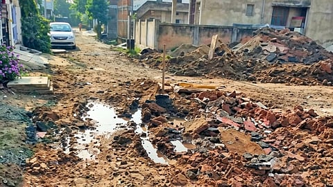 Pipeline Bursts, Water Scarcity—Drainage Line Project Stalled in Nagpur's Besa; Contractor Accused of Negligence