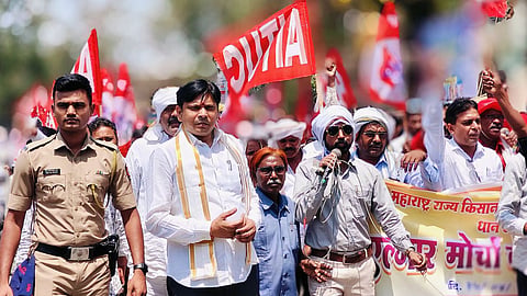 Farmers in Bhandara launch a massive 'Elgar Morcha' demanding an increase in paddy purchase limits for the 2025-26 season. Protesters warn of intense agitation.