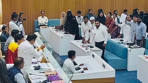 Political Clash in Sambhajinagar: House Erupts Over Controversial Remark; Mayor Forced to Intervene