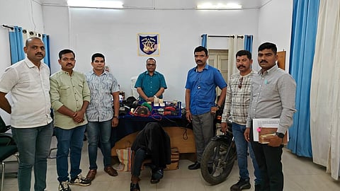Bhandara LCB arrests a Nagpur-based gang for breaking shutters of 32 shops in Bhandara, Jawaharnagar, and Tumsar. CCTV footage played a key role.