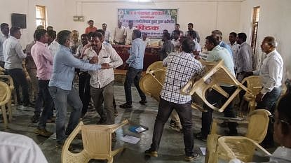adyal vivad mukt gram samiti meeting clash bhandara