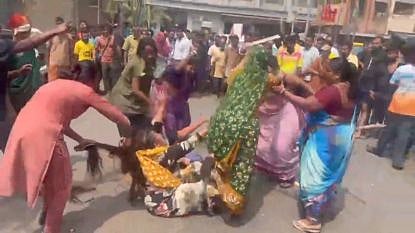 ulhasnagar woman assault hair cut chappal garland attack police complaint