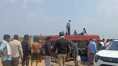 Jabalpur Gosalpur Highway Bus Tractor Trolley Accident Injured Update