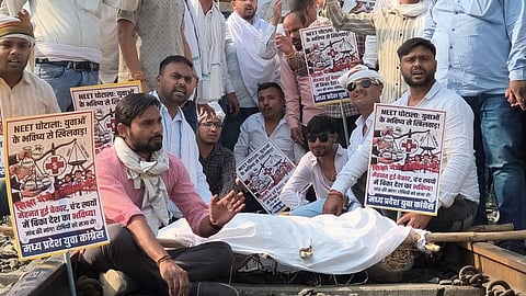 Jabalpur Youth Congress Protests NEET Paper Leak Blocks Rani Kamalapati Intercity Express
