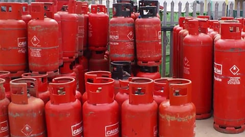 Restaurant and Dhaba Owners Face Mounting Anxiety; Price of 19-kg Cylinder Rises as New LPG Rate List Is Released